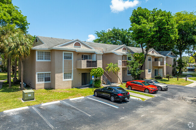 Building Photo - Reflections At Pembroke Pines