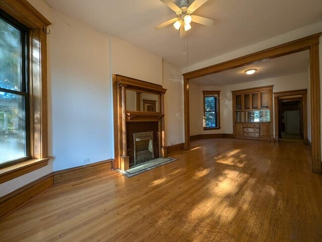 Building Photo - 2118 N Whipple St