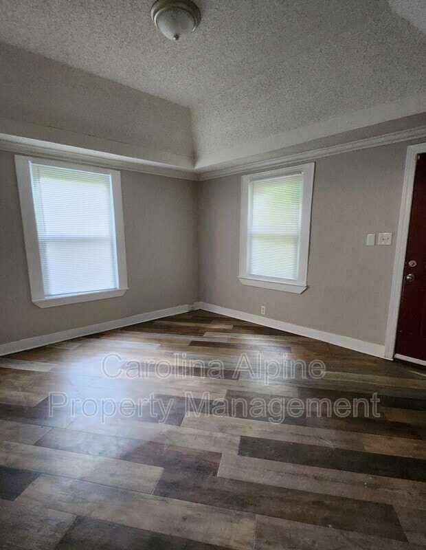 Building Photo - 609 Hillcrest St