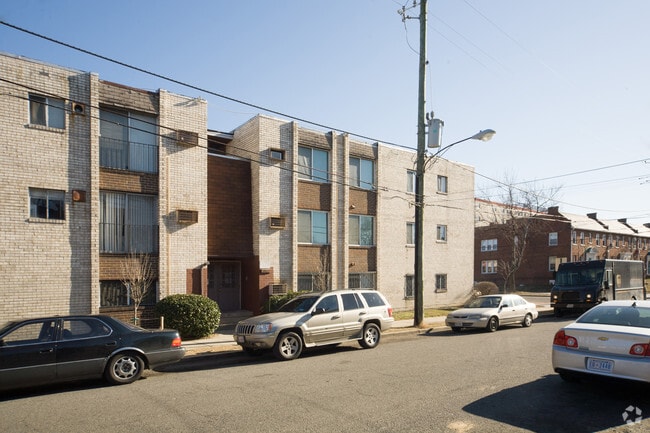 Building Photo - 201-225 36th St NE
