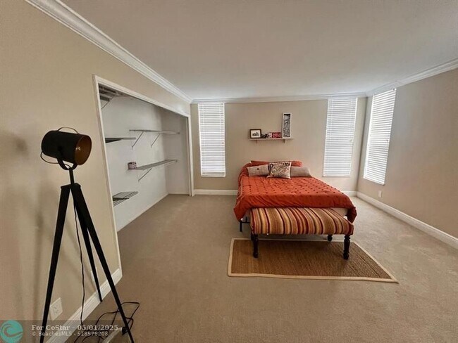 Foto del edificio - 605 Oaks Dr