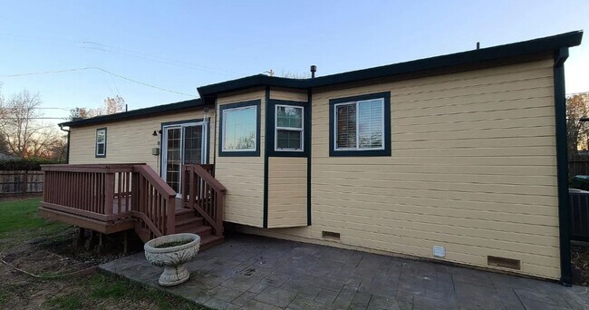 Foto del edificio - Cozy home in Shasta Lake