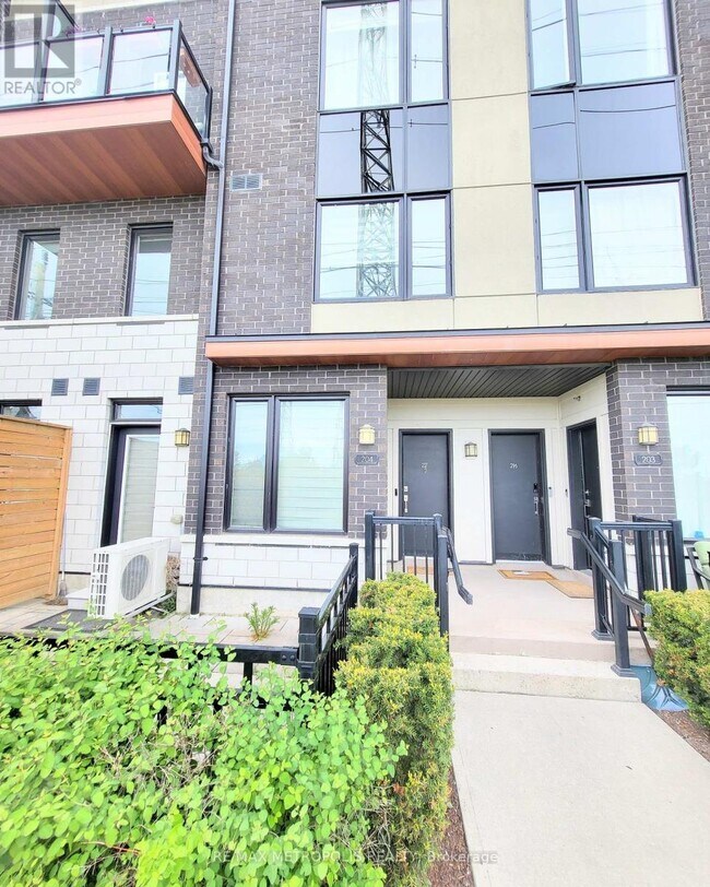 Building Photo - 1555 Kingston Rd