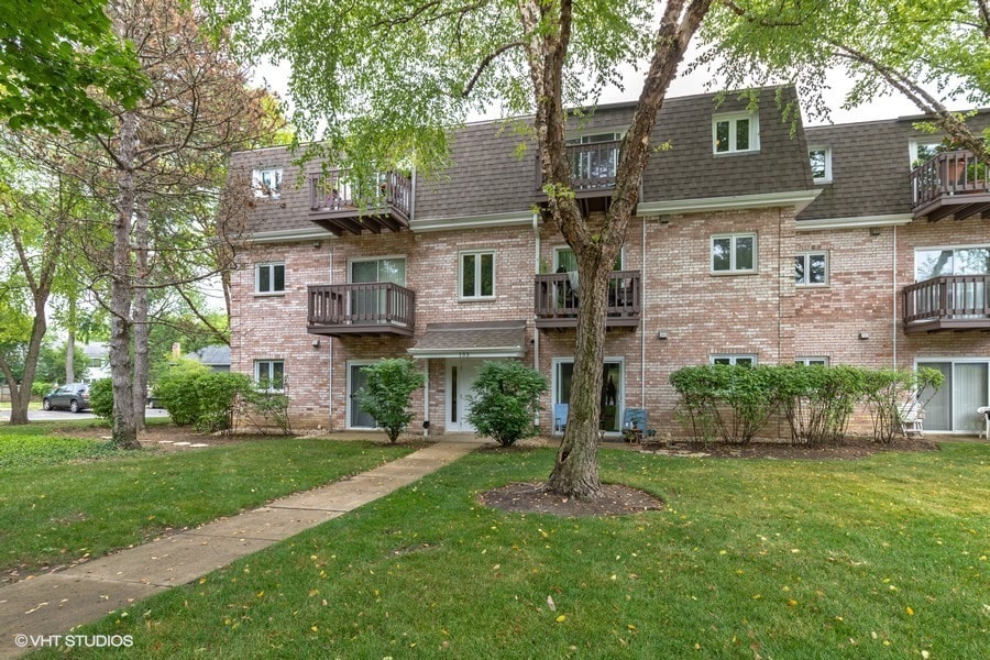 133 E Winchester Rd Unit E, Libertyville, IL 60048 Condo for Rent in