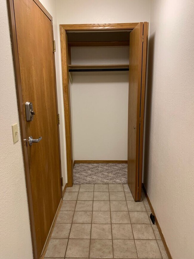 Foto del edificio - 2 BR 2 BA | Washer & Dryer | Heated Garage | AVAILABLE NOW!!