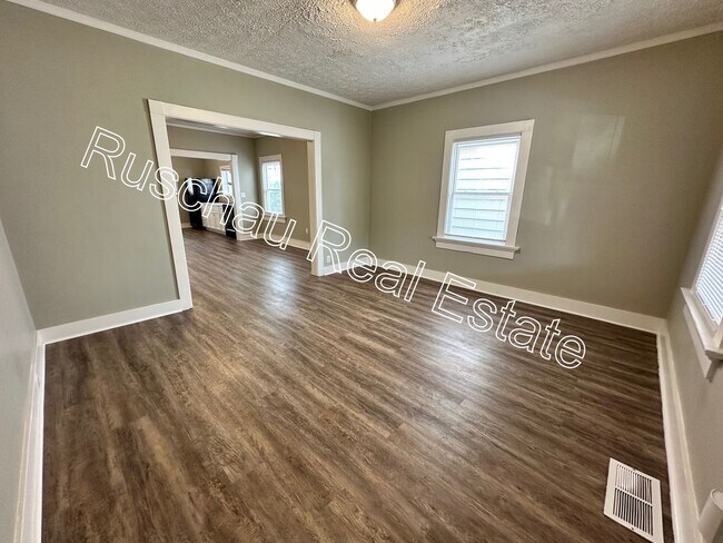 Building Photo - Updated 3 bed 1 bath