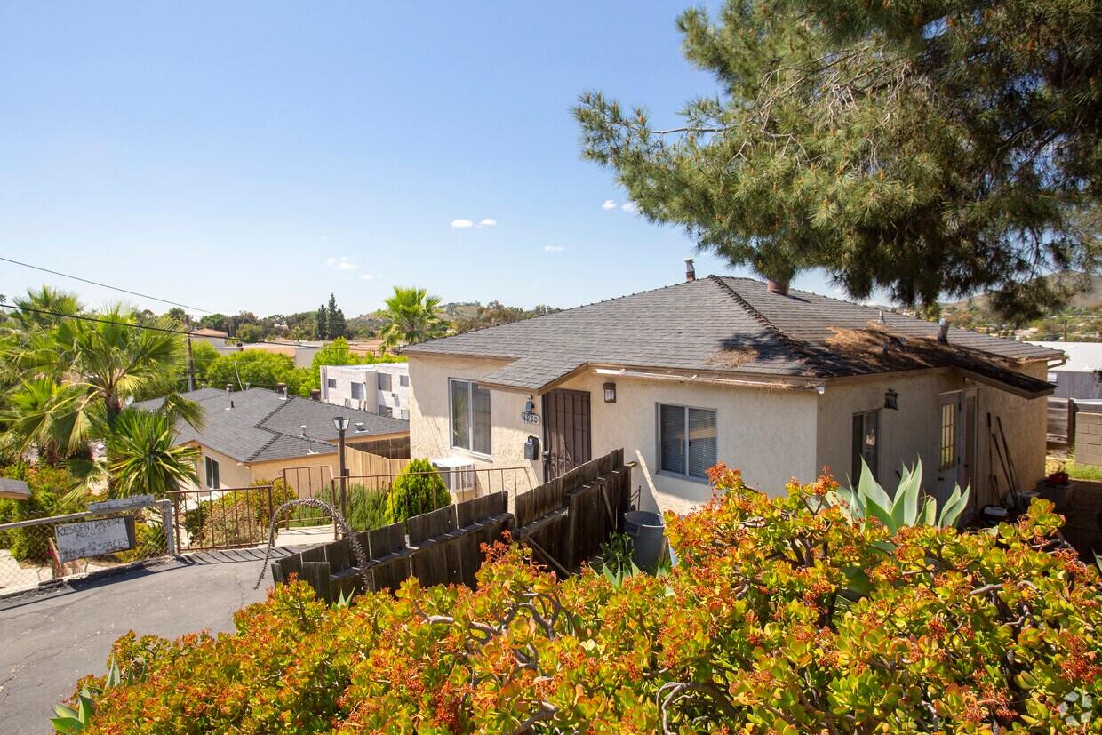 Primary Photo - 4924-4926 Colina Dr