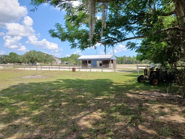 Foto del edificio - 11060 Revell Rd