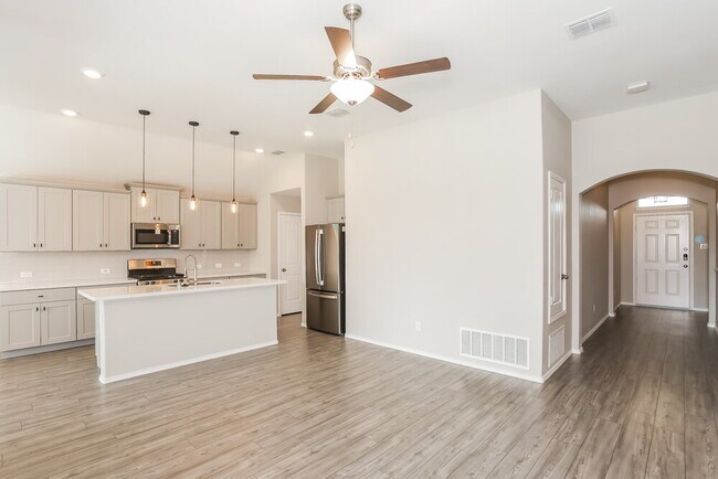 Foto del edificio - 825 Amberwood Ct