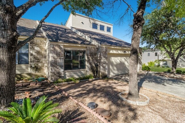 Foto del edificio - 8401 Echo Creek Ln