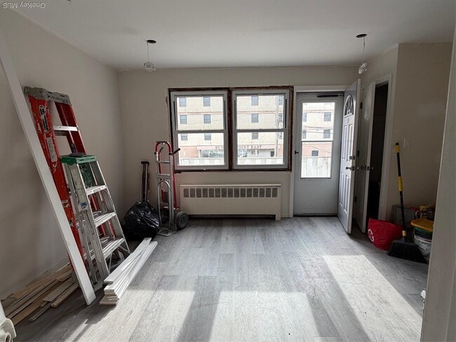 Foto del edificio - 830 E Broadway