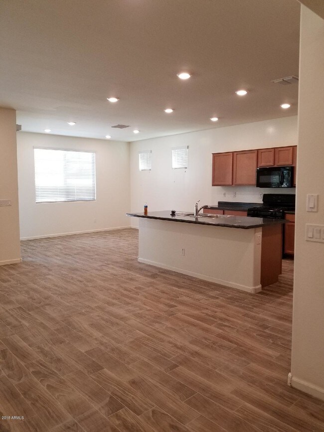 Foto del edificio - 4861 S Ellesmere St