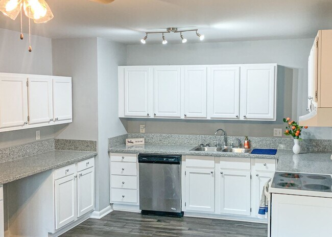 Building Photo - Welcome to this fully rehabbed 3-bedroom, ...