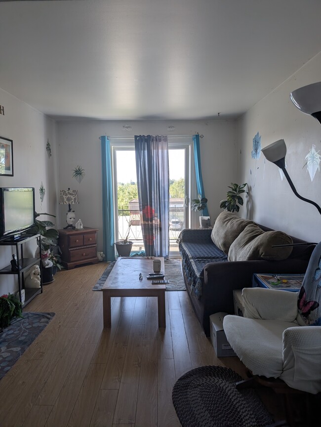 Photo du bâtiment - 925-925 Cartier Blvd
