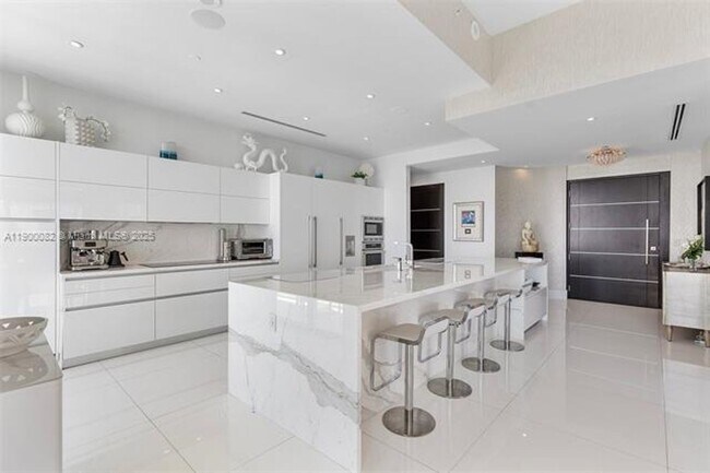 Foto del edificio - 900 Brickell Key Blvd