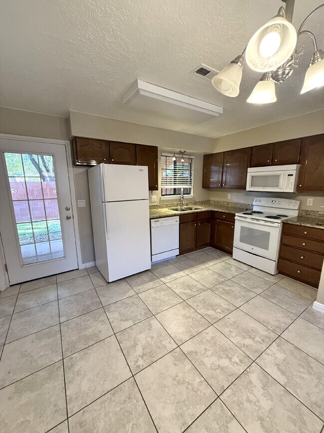 Foto del edificio - Cimaron Terrace Hurricane 2 Bed 1.5 Bath