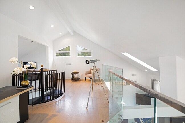 Foto del edificio - 2652 Midvale Ave