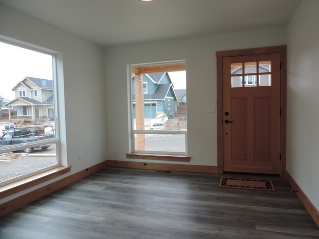Building Photo - Application Pending - Pet Friendly Home fo...