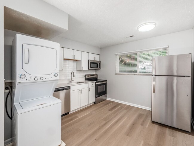 Building Photo - 105 W 8th Ave