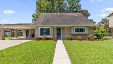 Building Photo - 516 Camellia Dr