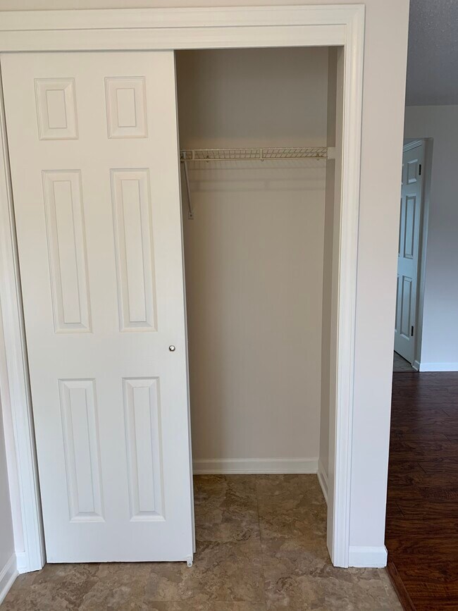 Building Photo - 153 Holiday Ln