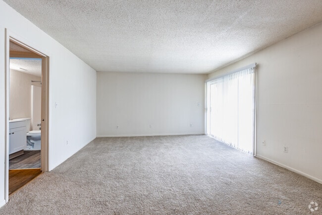 2BR, 2BA - 1,117SF - Sailpoint Bay Apartments