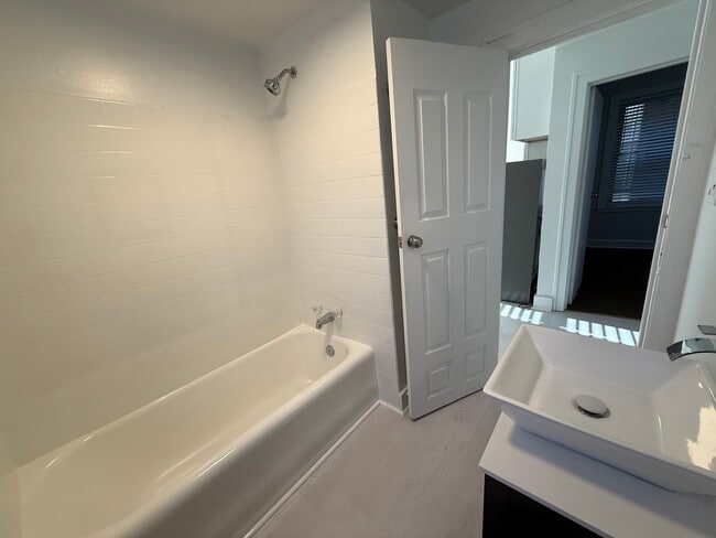 Foto del edificio - 3451 W Parker Ave