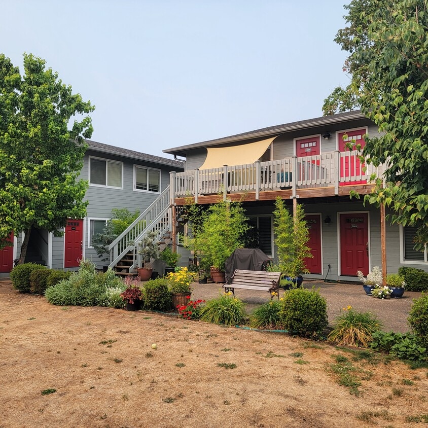 Foto principal - 7023 N Burlington Ave