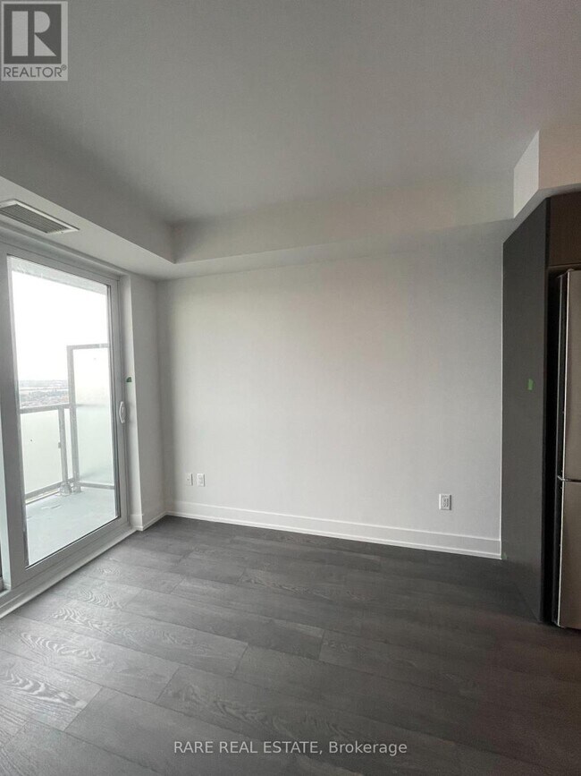 Photo du bâtiment - 2550-2550 Simcoe St N