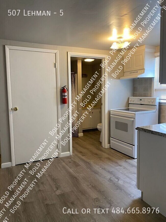 Foto del edificio - 507 Lehman-5