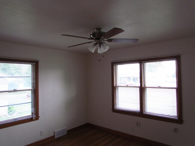 Foto del edificio - 1205 W Bloomington Rd