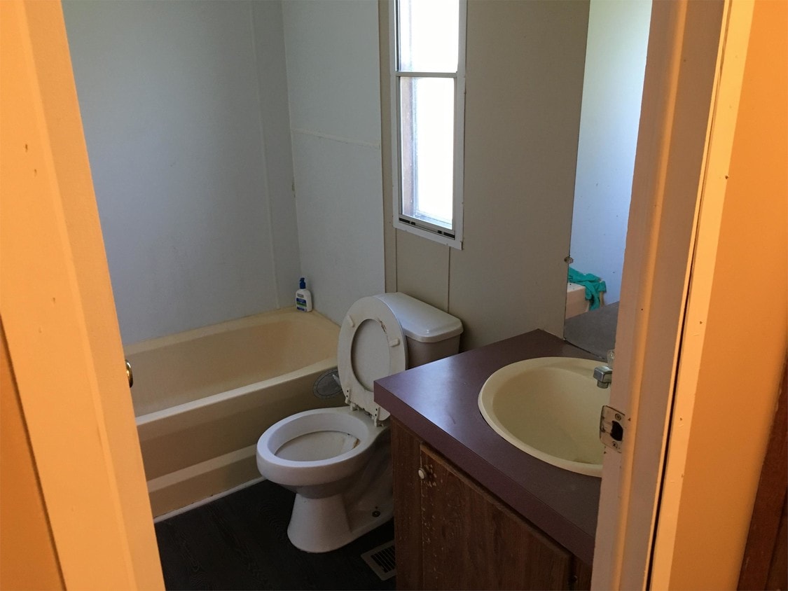 42284 28th St Unit 028, Woodward, OK 73801 Room for Rent in Woodward