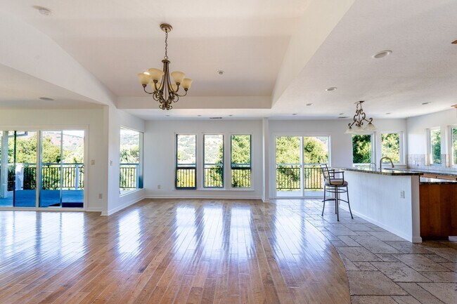 Foto del edificio - Beautiful 4 Bedroom Unique Holiday Lake Es...