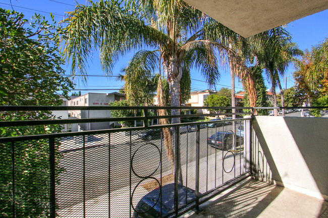 Foto del edificio - 1550 Saltair Ave, prime West LA location!