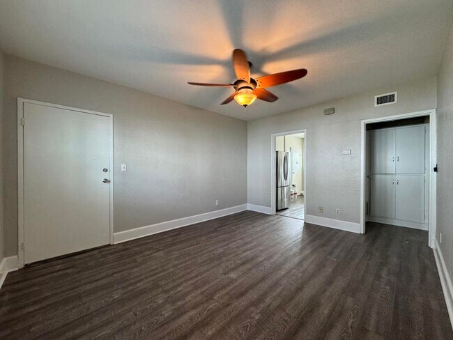 Foto del edificio - 500 S Beach St