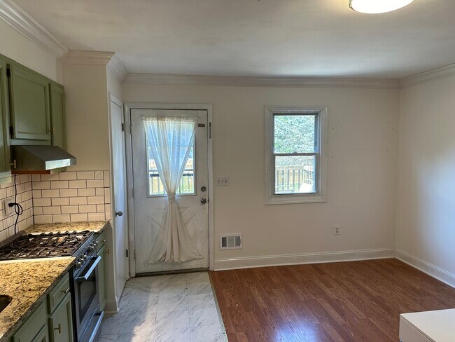 Building Photo - 124 W Hobart Gap Rd