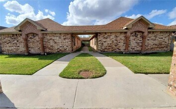 Building Photo - 27 E Quail St