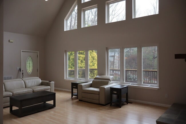 Building Photo - Expansive Mostly-Furnished Residence featuring 3 Bedrooms, a Completed Basement, and a Loft Space