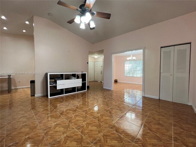 Building Photo - 21250 NE 9th Ct
