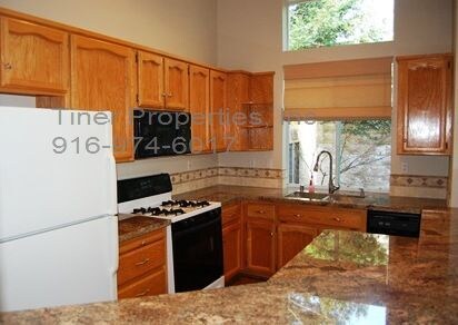 Building Photo - 225 Pacific Oak Ct