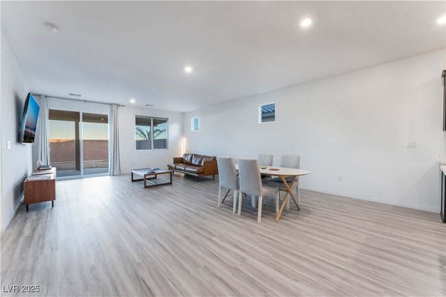 Building Photo - 3540 Vly Lily St