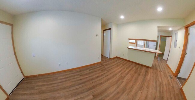 Building Photo - 3D Tour Available-3 Blocks from Campus + F...