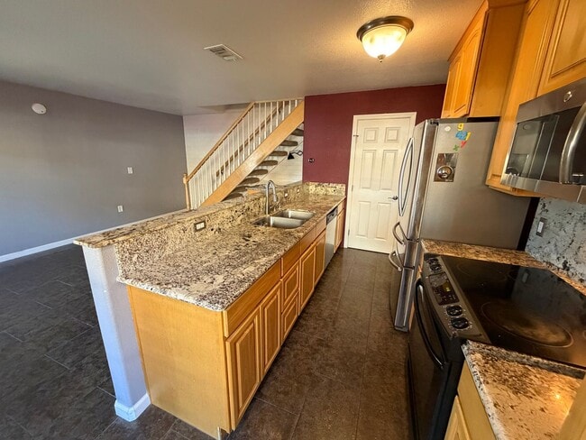 Building Photo - 5653 Calmor Ave