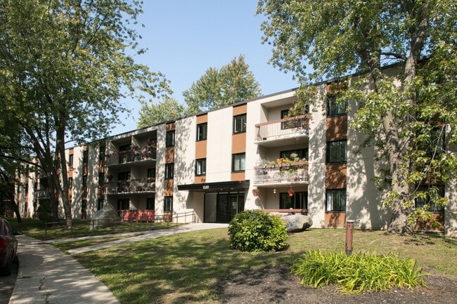 Building Photo - Les Appartements St Lambert