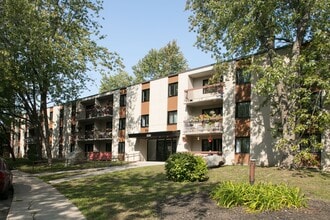 Building Photo - 1525 Av. Victoria