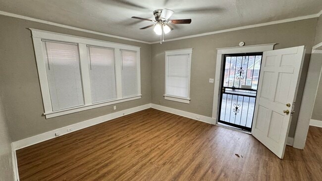 Building Photo - 919 N Willett St