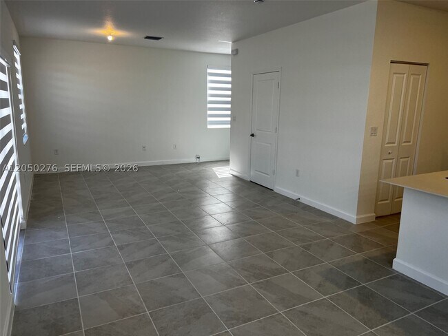 Building Photo - 2651 SE 24th Dr