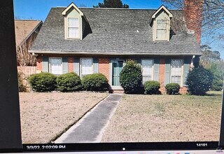 Building Photo - 200 Williamsburg Ave