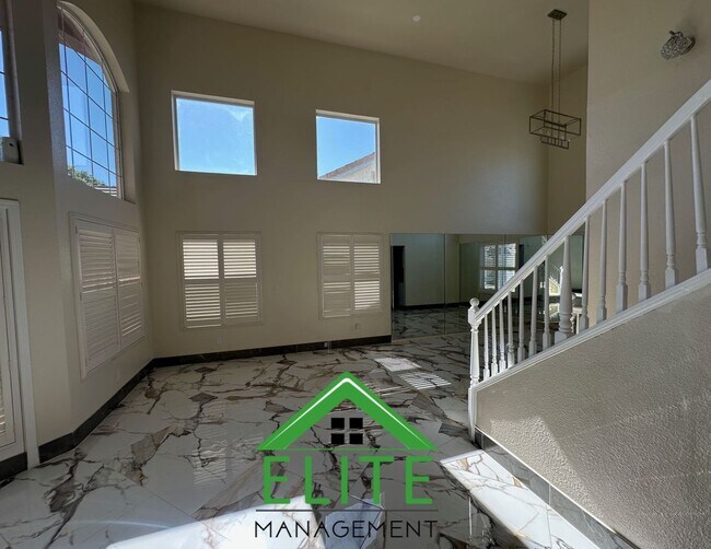 Building Photo - 4121 Desertaire Dr