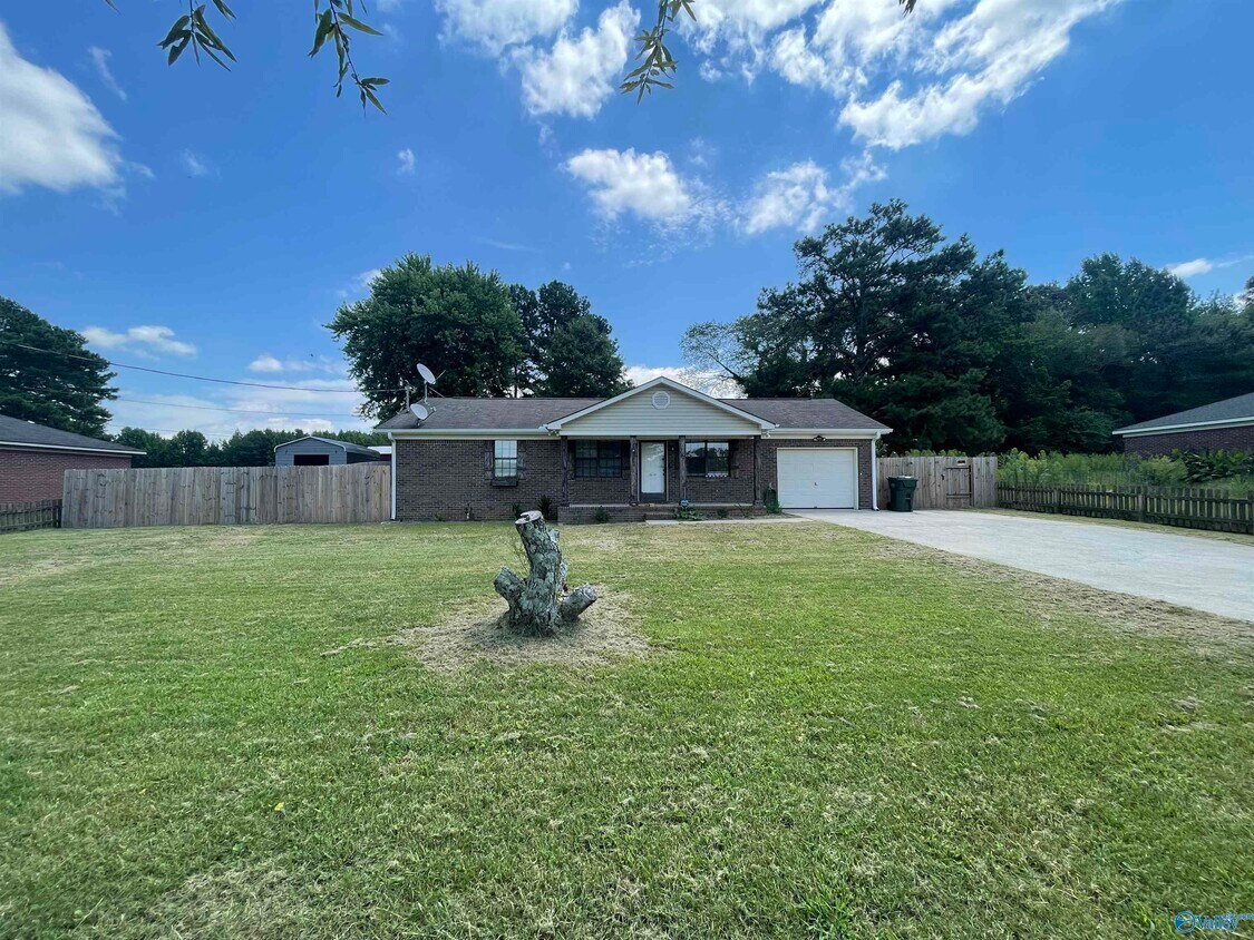 Foto principal - 221 Golightly Spring Rd